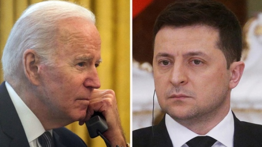 Tổng thống Biden điện đàm với Tổng thống Ukraine